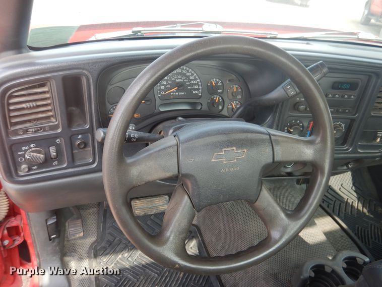 image for item DD0348 2007 Chevrolet Silverado 3500HD  flatbed pickup truck