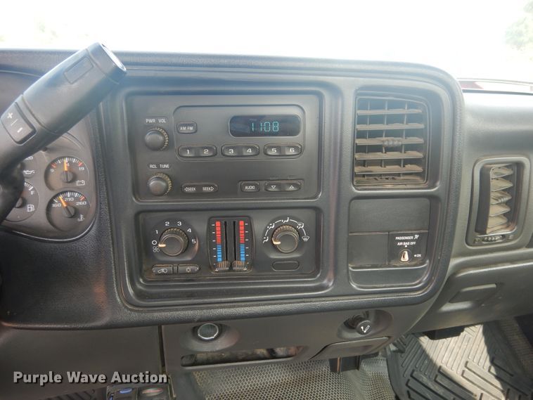 image for item DD0348 2007 Chevrolet Silverado 3500HD  flatbed pickup truck