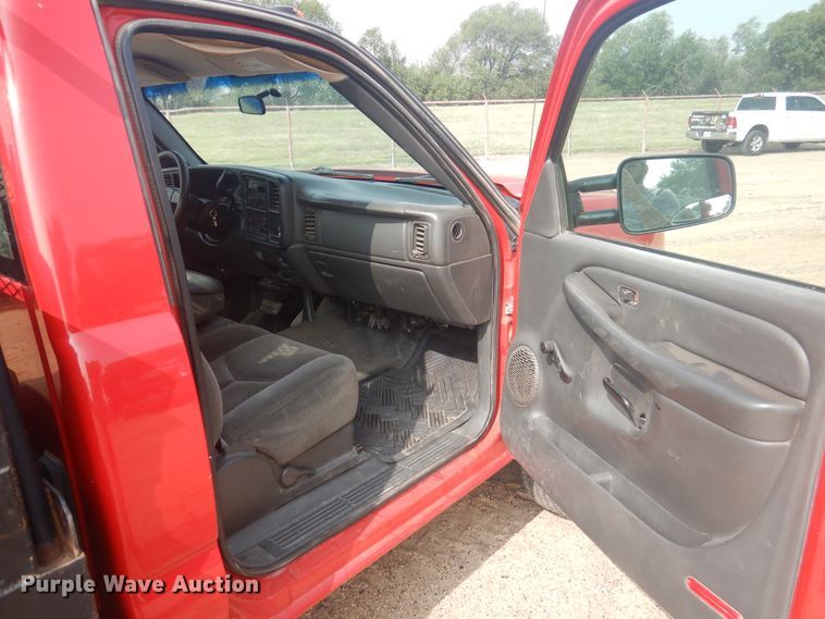 image for item DD0348 2007 Chevrolet Silverado 3500HD  flatbed pickup truck