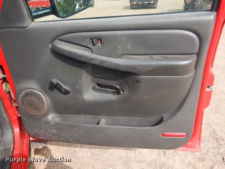 image for item DD0348 2007 Chevrolet Silverado 3500HD  flatbed pickup truck