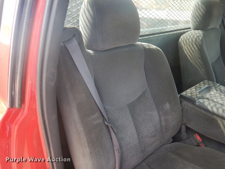 image for item DD0348 2007 Chevrolet Silverado 3500HD  flatbed pickup truck