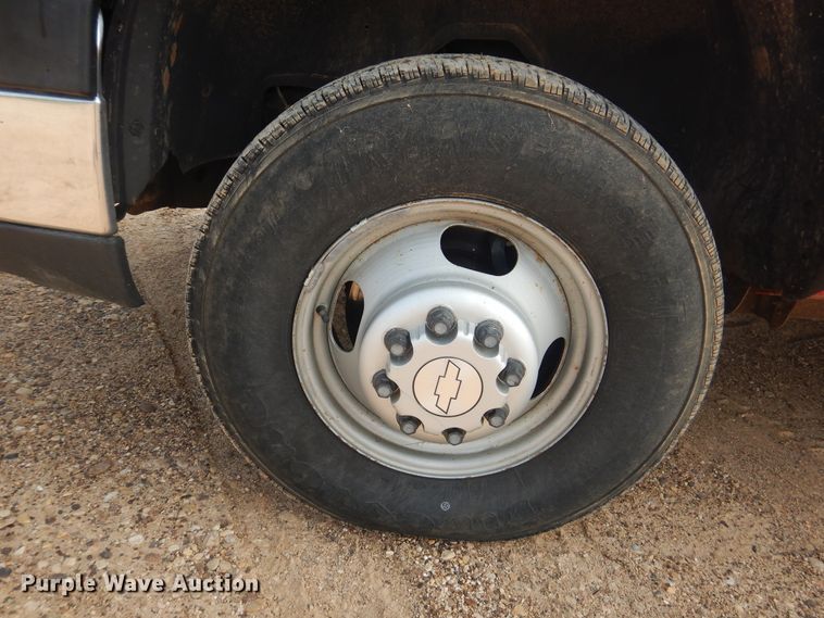 image for item DD0348 2007 Chevrolet Silverado 3500HD  flatbed pickup truck