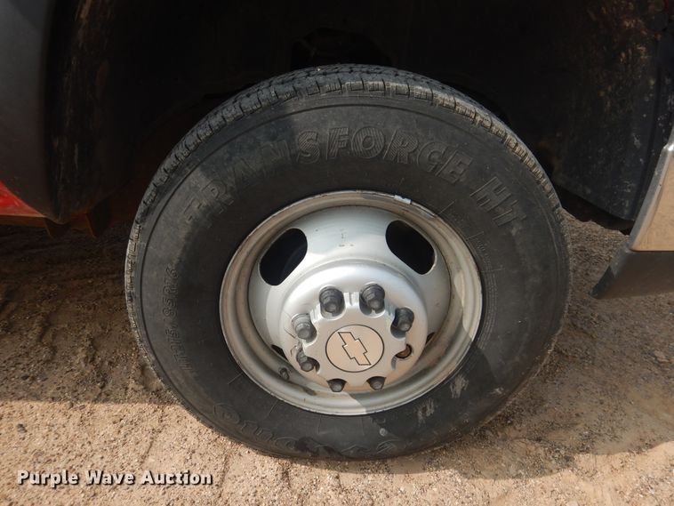 image for item DD0348 2007 Chevrolet Silverado 3500HD  flatbed pickup truck