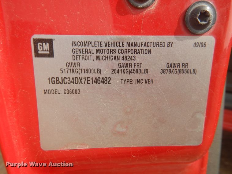 image for item DD0348 2007 Chevrolet Silverado 3500HD  flatbed pickup truck