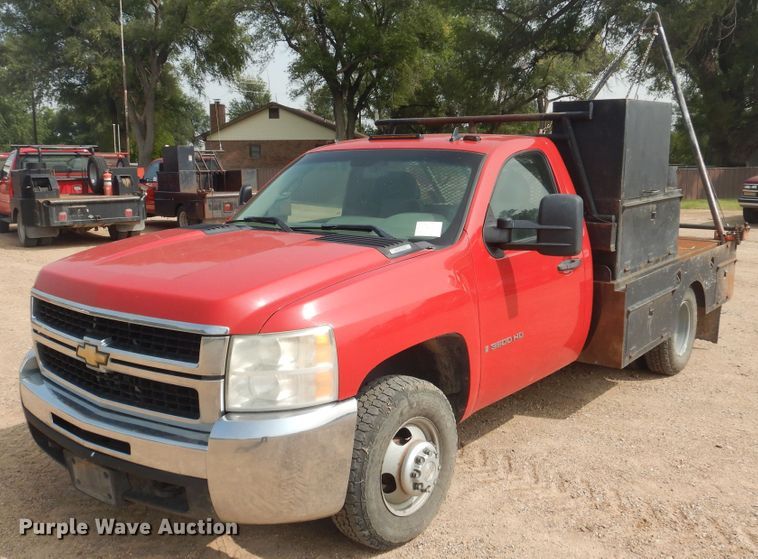 image for item DD0349 2007 Chevrolet Silverado 3500HD  winch truck