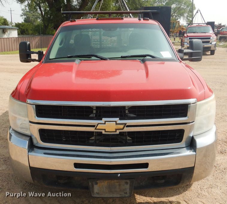 image for item DD0349 2007 Chevrolet Silverado 3500HD  winch truck