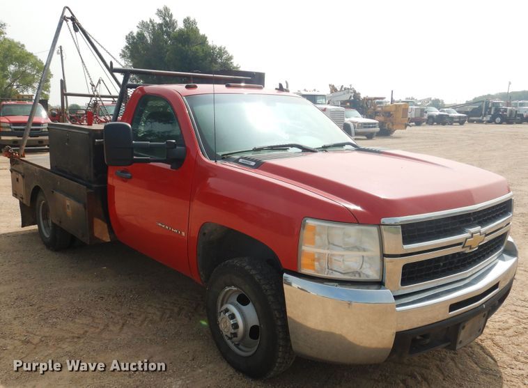 image for item DD0349 2007 Chevrolet Silverado 3500HD  winch truck