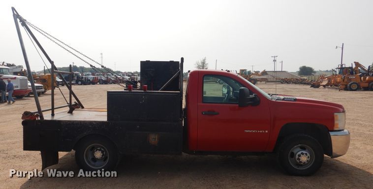 image for item DD0349 2007 Chevrolet Silverado 3500HD  winch truck
