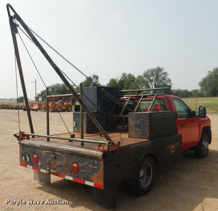 image for item DD0349 2007 Chevrolet Silverado 3500HD  winch truck