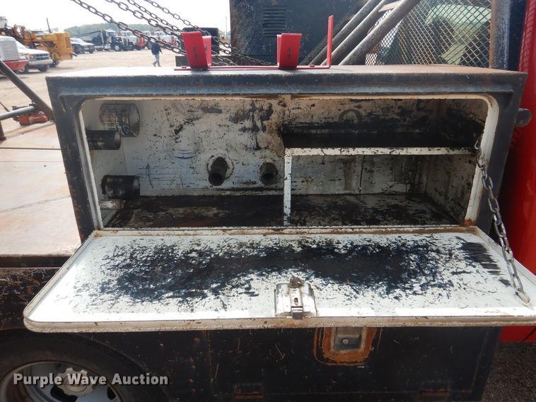 image for item DD0349 2007 Chevrolet Silverado 3500HD  winch truck