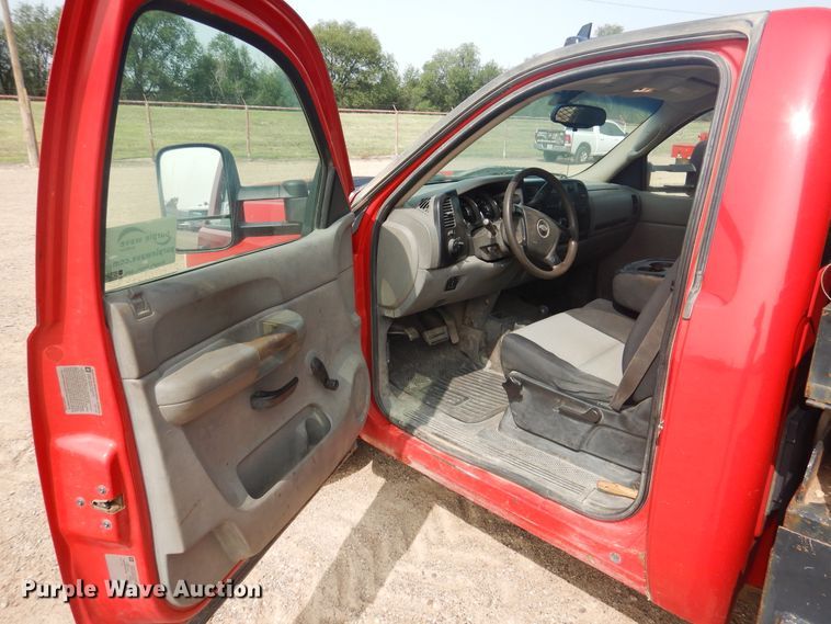 image for item DD0349 2007 Chevrolet Silverado 3500HD  winch truck