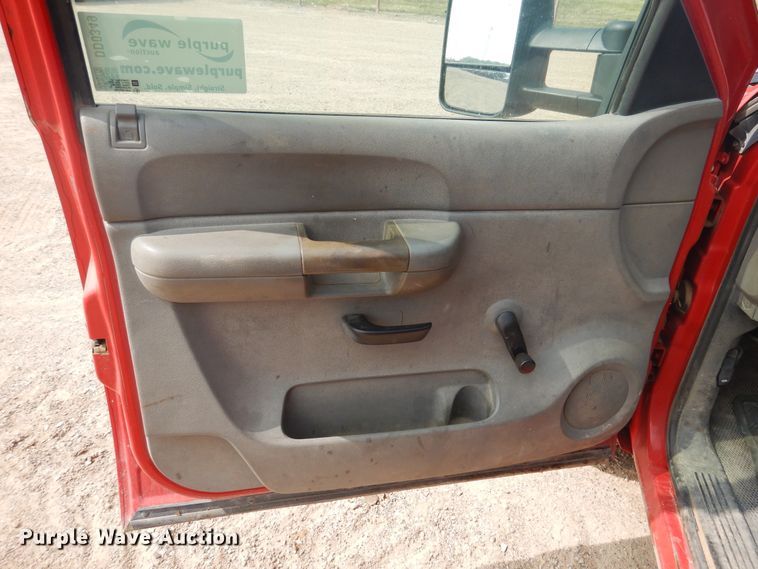 image for item DD0349 2007 Chevrolet Silverado 3500HD  winch truck