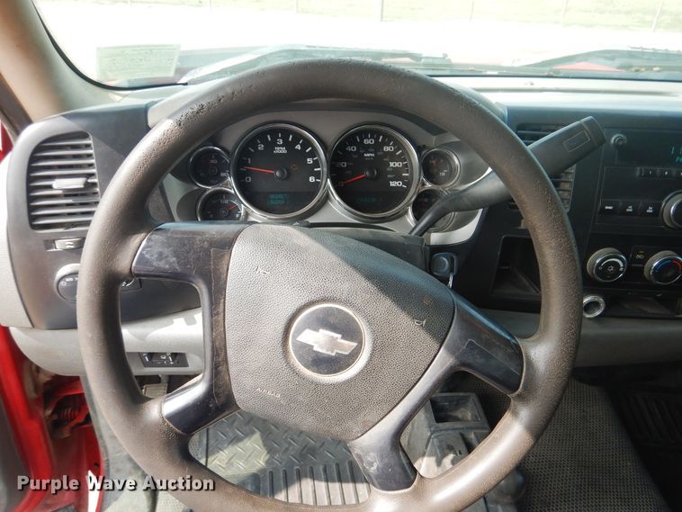 image for item DD0349 2007 Chevrolet Silverado 3500HD  winch truck