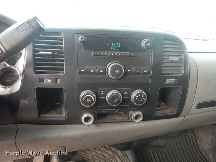 image for item DD0349 2007 Chevrolet Silverado 3500HD  winch truck