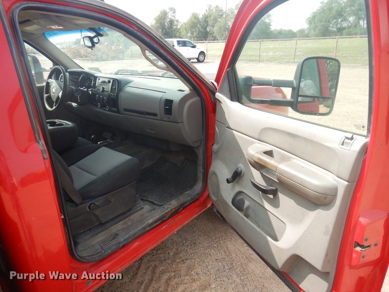 image for item DD0349 2007 Chevrolet Silverado 3500HD  winch truck