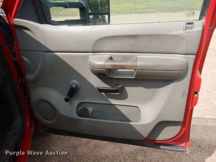 image for item DD0349 2007 Chevrolet Silverado 3500HD  winch truck