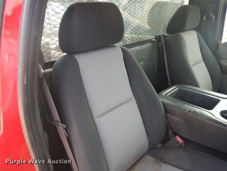 image for item DD0349 2007 Chevrolet Silverado 3500HD  winch truck