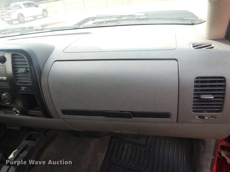 image for item DD0349 2007 Chevrolet Silverado 3500HD  winch truck