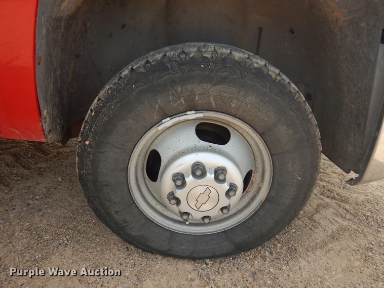 image for item DD0349 2007 Chevrolet Silverado 3500HD  winch truck