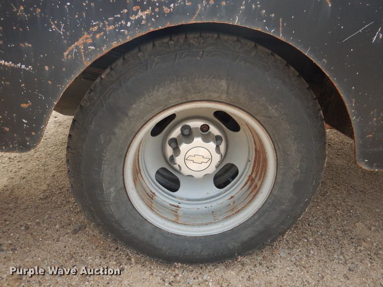 image for item DD0349 2007 Chevrolet Silverado 3500HD  winch truck