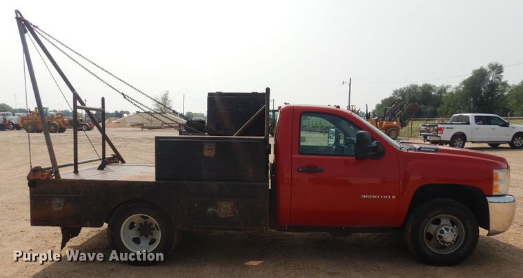 image for item DD0351 2008 Chevrolet Silverado 3500HD  winch truck
