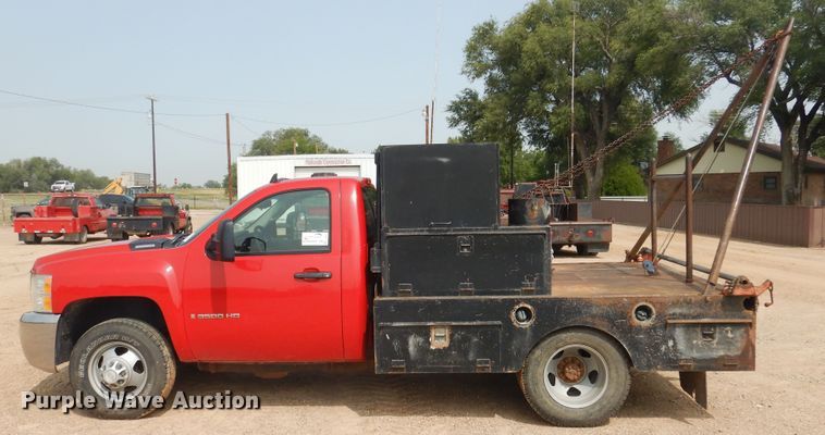 image for item DD0351 2008 Chevrolet Silverado 3500HD  winch truck