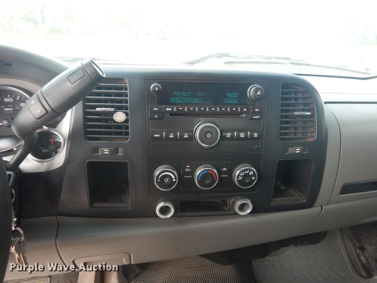 image for item DD0351 2008 Chevrolet Silverado 3500HD  winch truck