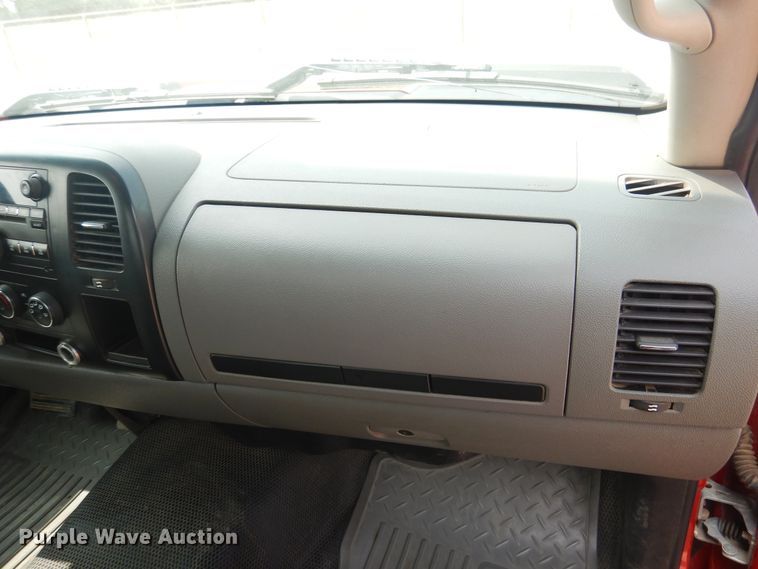 image for item DD0351 2008 Chevrolet Silverado 3500HD  winch truck