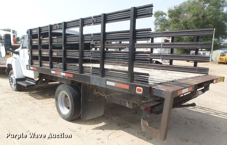 image for item DD0354 2003 Chevrolet C4500  flatbed truck