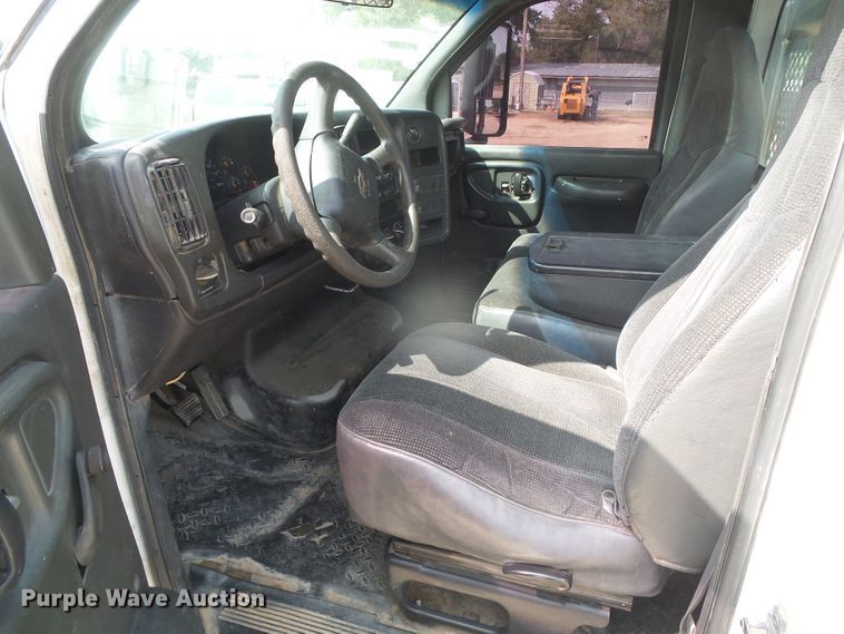 image for item DD0354 2003 Chevrolet C4500  flatbed truck