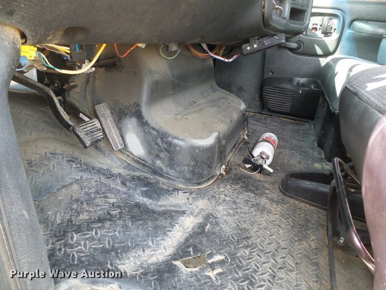 image for item DD0354 2003 Chevrolet C4500  flatbed truck