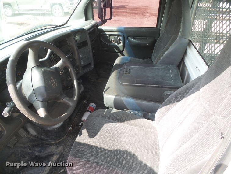 image for item DD0354 2003 Chevrolet C4500  flatbed truck