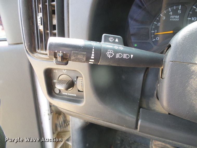 image for item DD0354 2003 Chevrolet C4500  flatbed truck