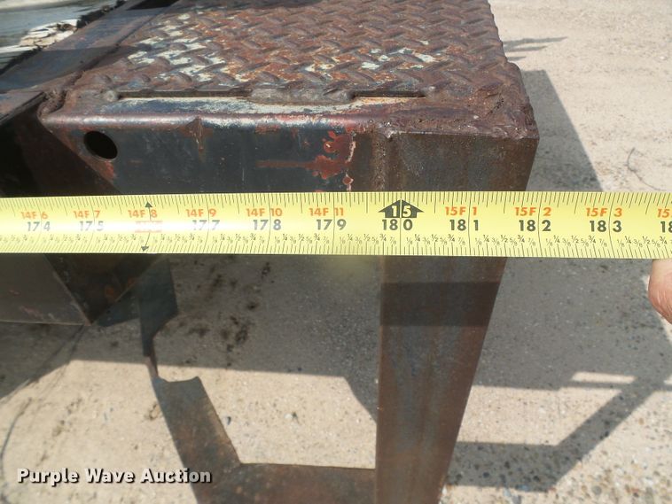 image for item DD0354 2003 Chevrolet C4500  flatbed truck