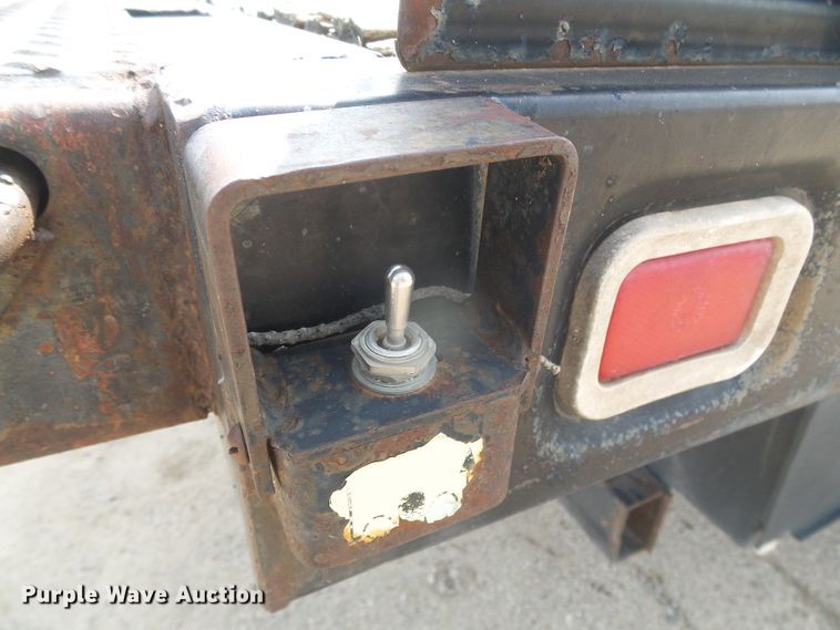 image for item DD0354 2003 Chevrolet C4500  flatbed truck