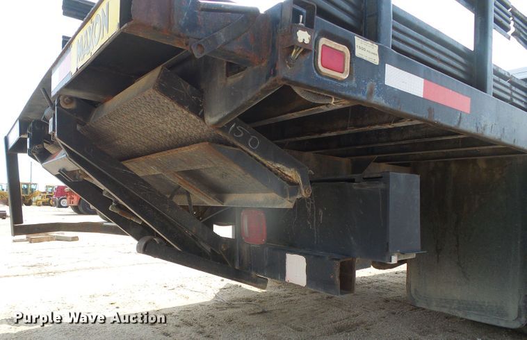 image for item DD0354 2003 Chevrolet C4500  flatbed truck