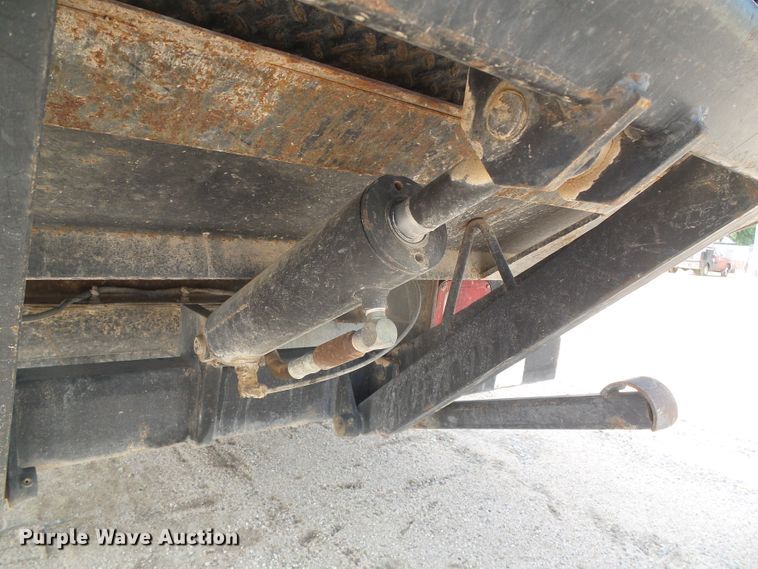 image for item DD0354 2003 Chevrolet C4500  flatbed truck