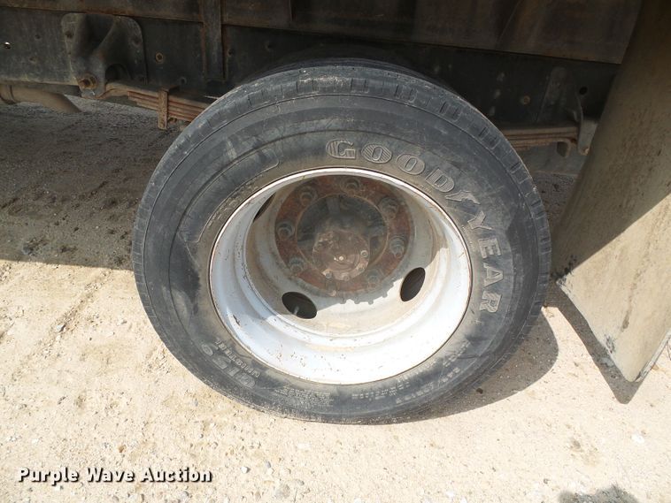 image for item DD0354 2003 Chevrolet C4500  flatbed truck