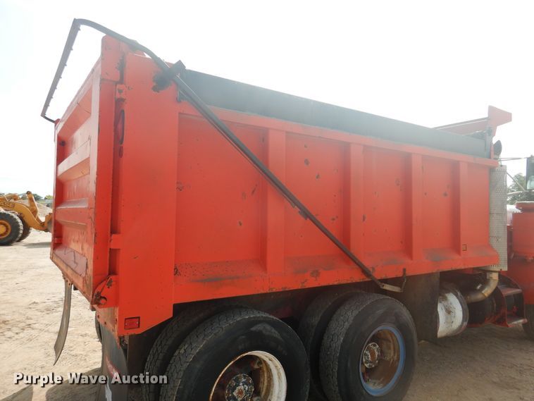 image for item DD0361 1978 Peterbilt 359S  dump truck