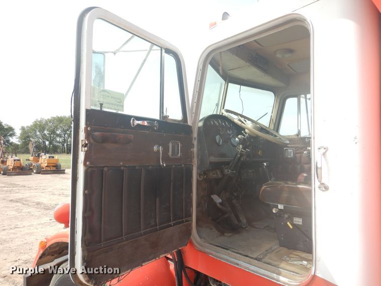 image for item DD0361 1978 Peterbilt 359S  dump truck