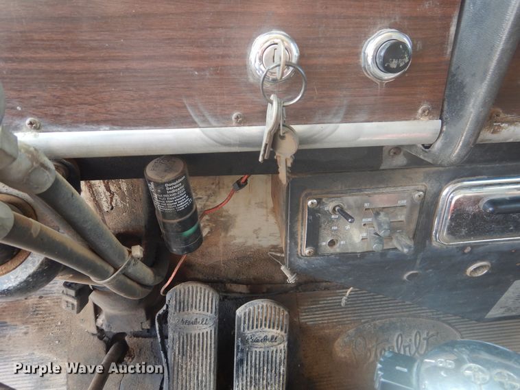 image for item DD0361 1978 Peterbilt 359S  dump truck