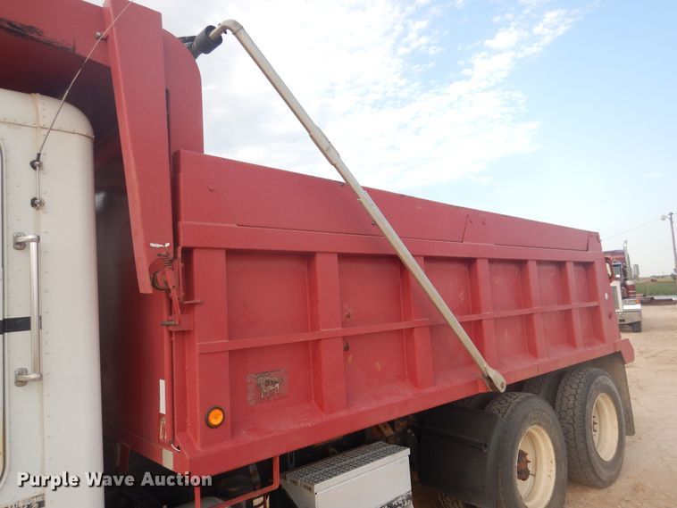 image for item DD0362 1995 Freightliner FLD  dump truck