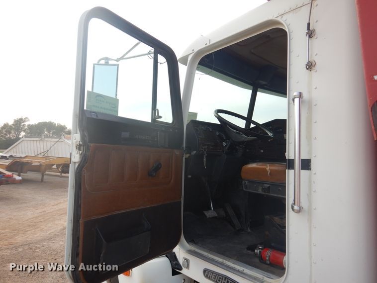 image for item DD0362 1995 Freightliner FLD  dump truck