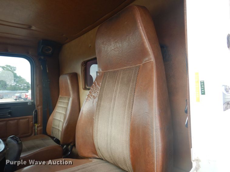 image for item DD0362 1995 Freightliner FLD  dump truck