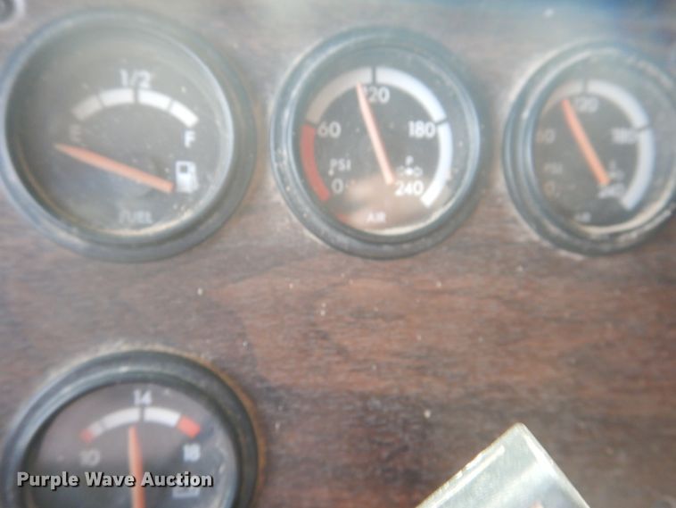 image for item DD0362 1995 Freightliner FLD  dump truck