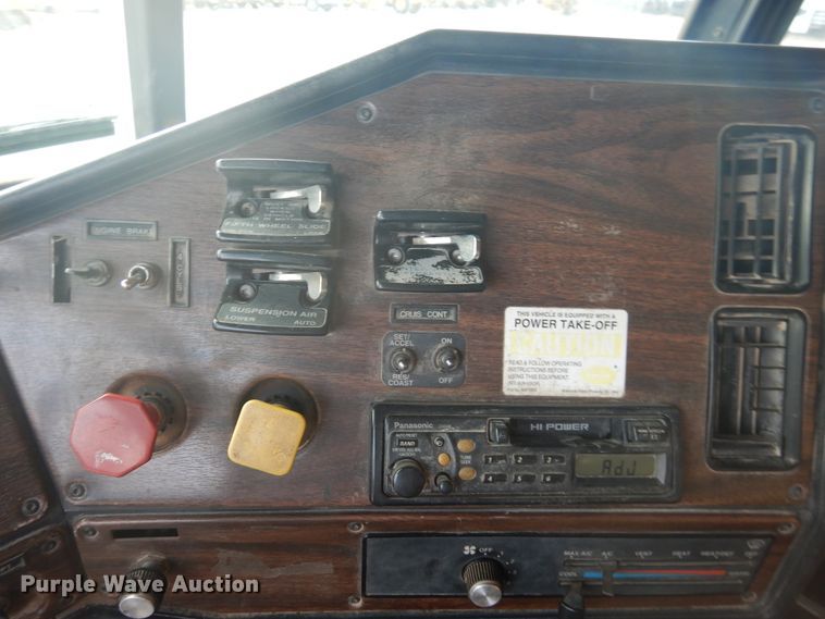 image for item DD0362 1995 Freightliner FLD  dump truck