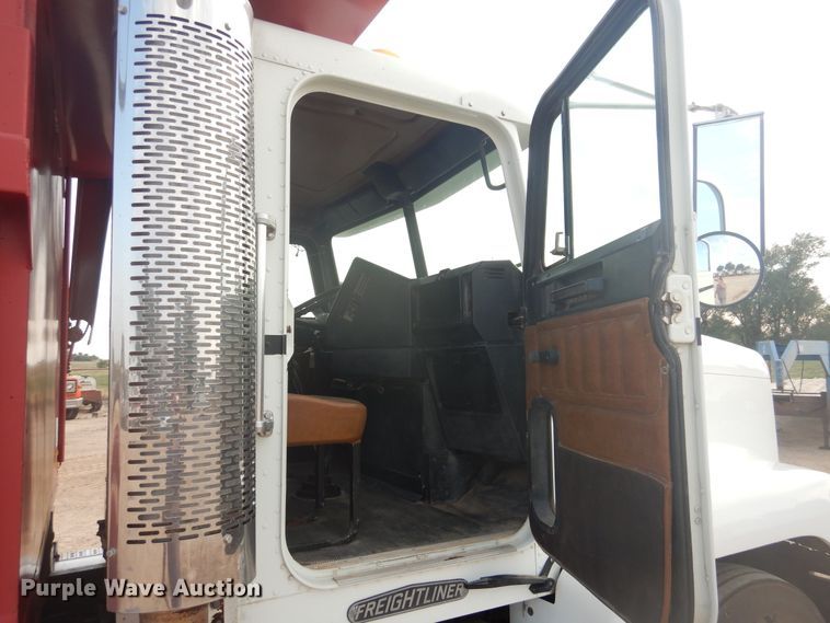 image for item DD0362 1995 Freightliner FLD  dump truck