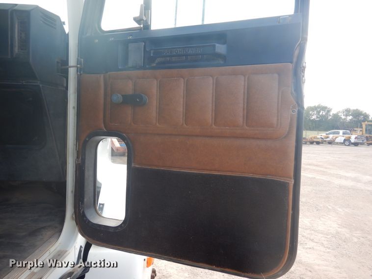 image for item DD0362 1995 Freightliner FLD  dump truck