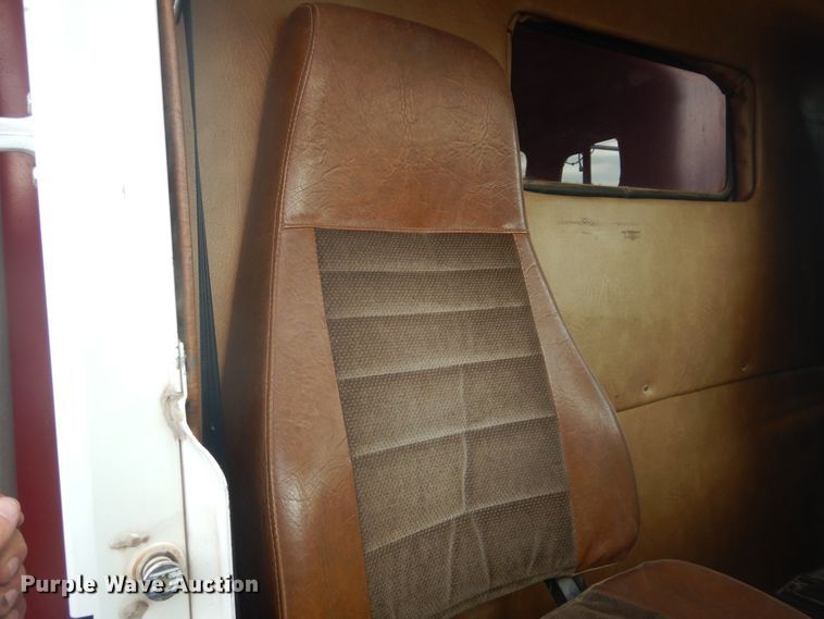 image for item DD0362 1995 Freightliner FLD  dump truck