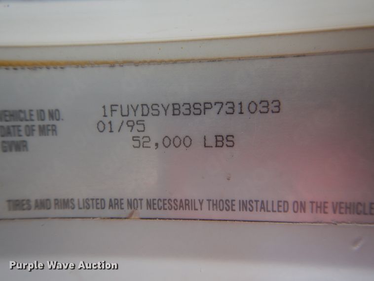 image for item DD0362 1995 Freightliner FLD  dump truck